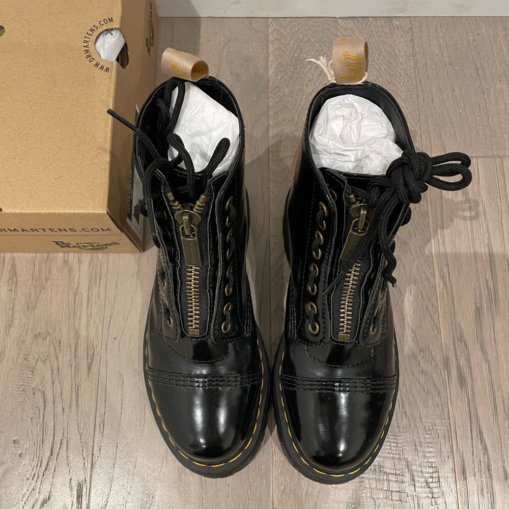 Doctor Martens Vegan Sinclair boots in black size US 7